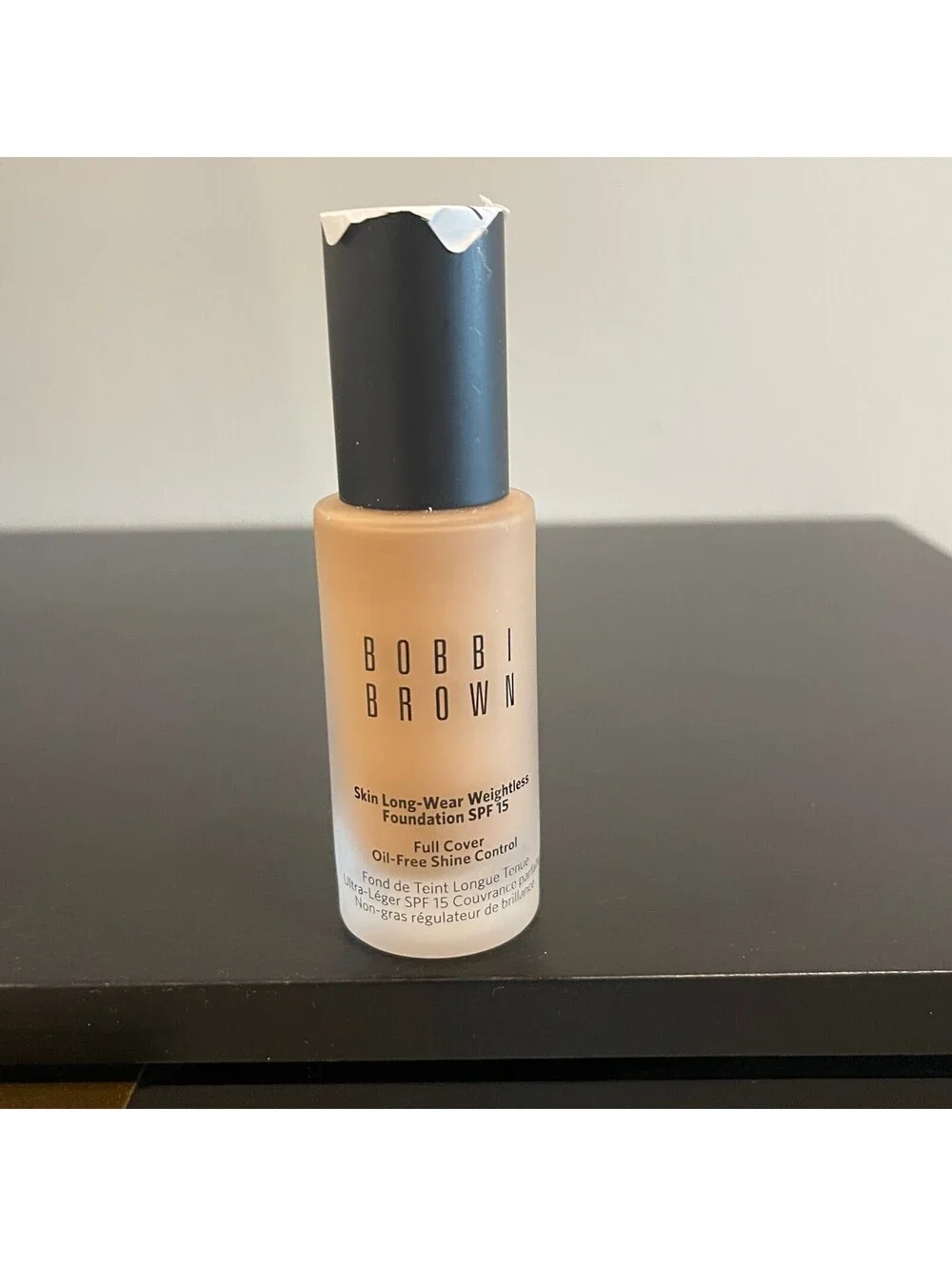 Bobbi Brown Skin Long-Wear Weightless Foundation SPF 15 - Full Cover Oil-Free